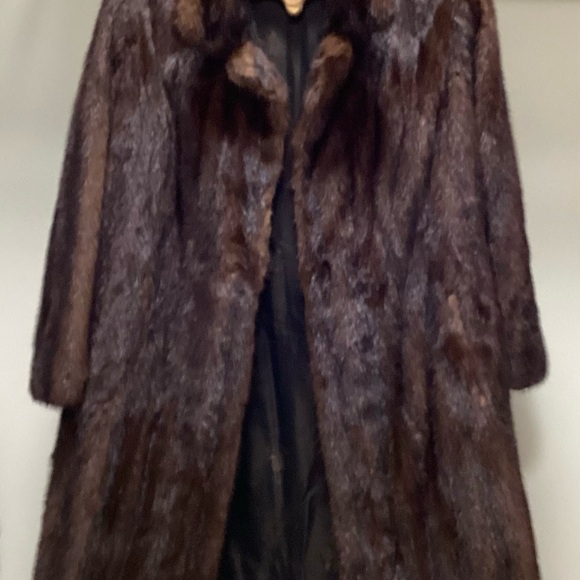 WOMEN’S KNEE LENGTH MINK COAT - Picture 2 of 8